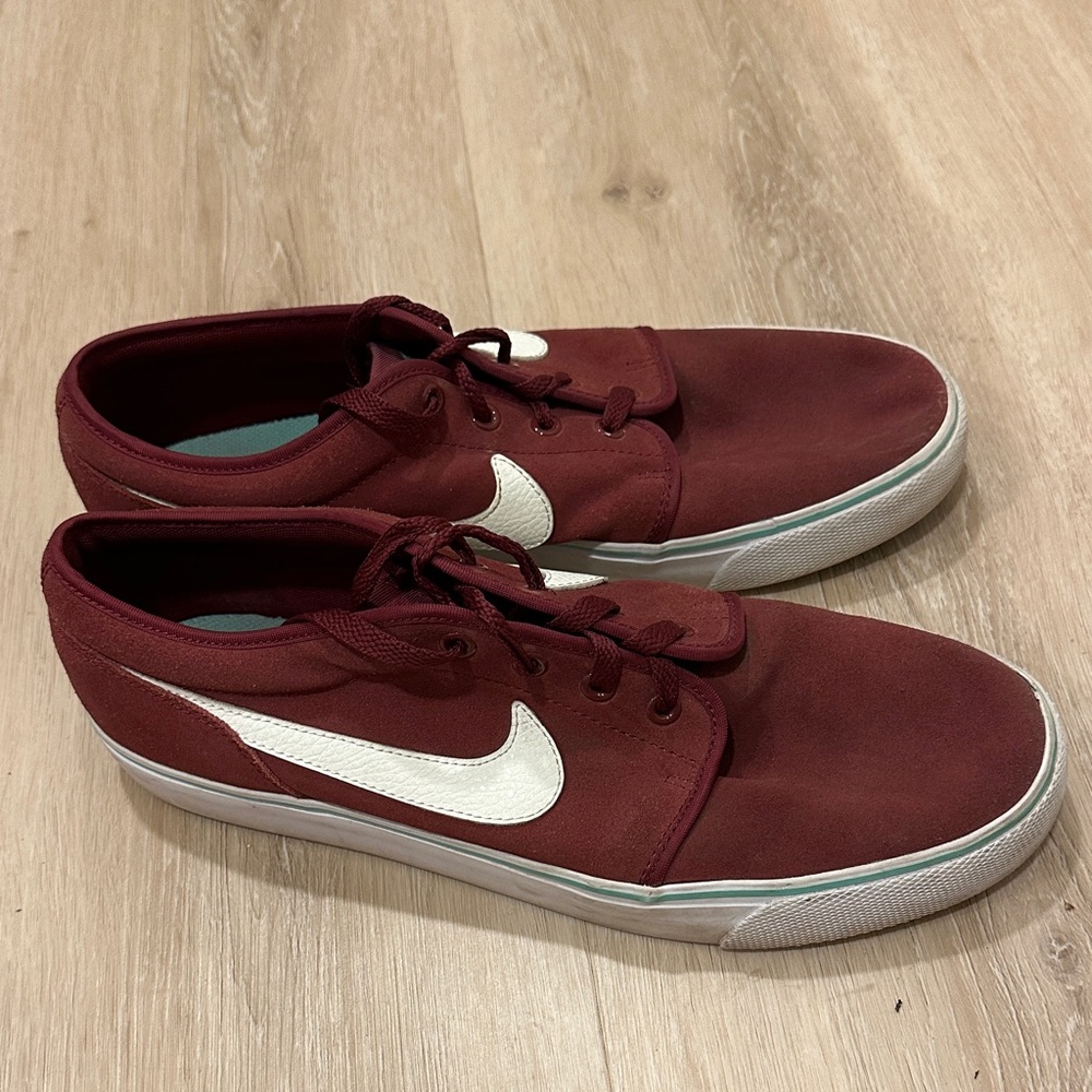 Nike Men's 11.5 Maroon And White Sneakers With Mint Green Accents